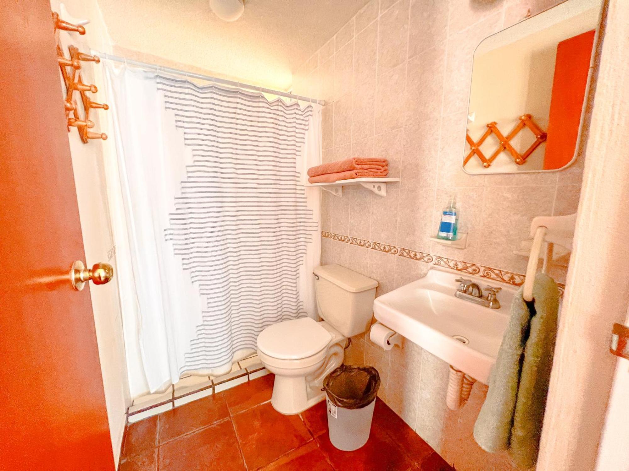 Colorful Family Condo With Terrace And Free Parking Гуанахуато Экстерьер фото